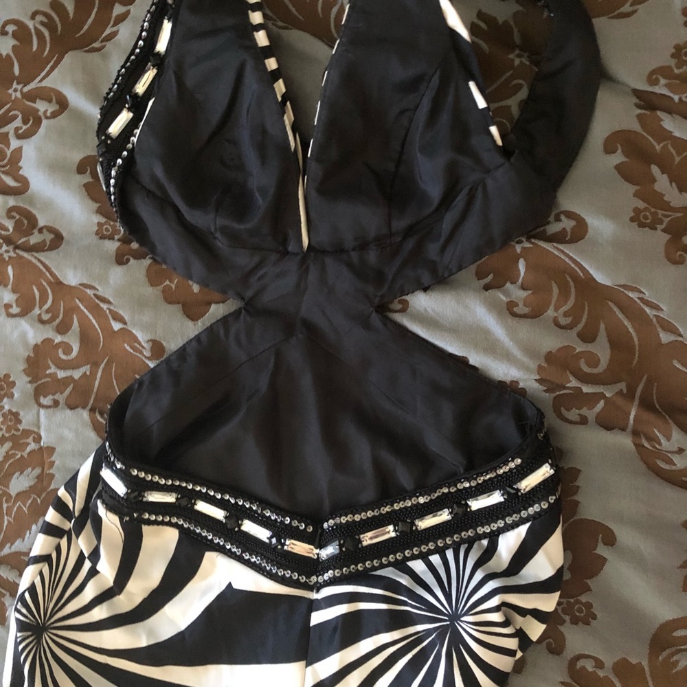 Dress size 2. Wore once. - Picture 4 of 7